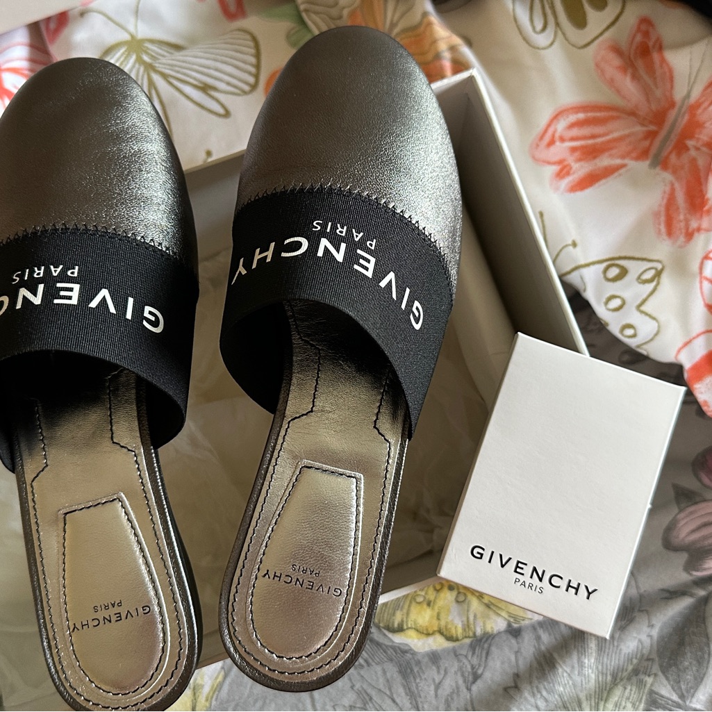Givenchy Women's Silver And Black Slide Sandals 35/5